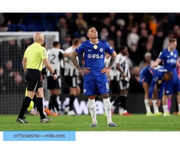 戈登主场推射绝杀阿森纳引爆争议英超判罚与VAR再成舆论焦点再